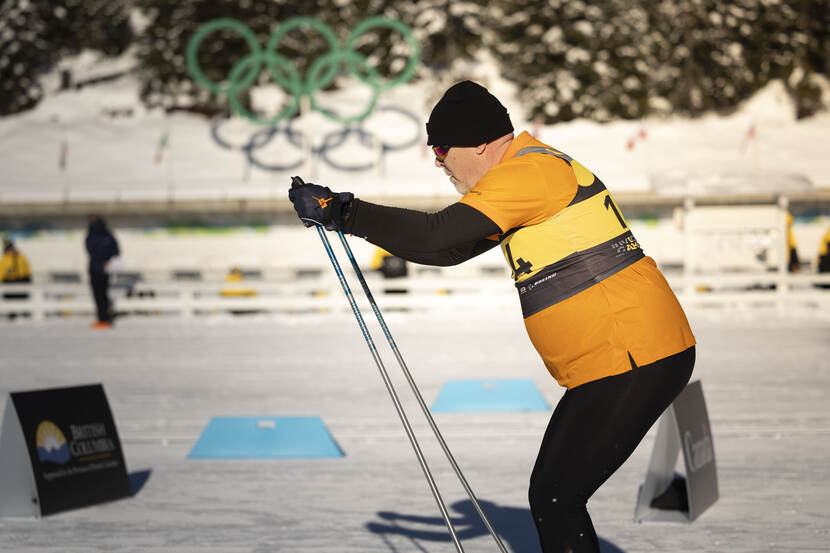 Nederlandse deelnemer aan de Invictus Games tijdens het skiën.